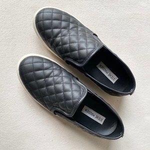 Steve Madden Black Flats